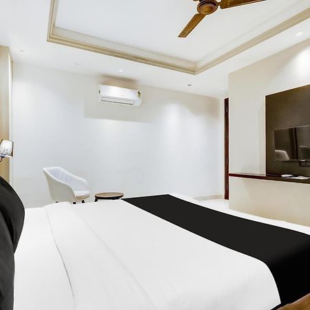 Super Townhouse Oak Udyog Vihar Hotel Gurgaon Exterior photo