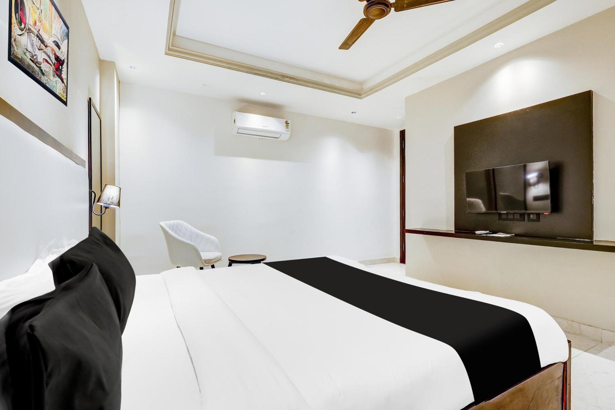 Super Townhouse Oak Udyog Vihar Hotel Gurgaon Exterior photo