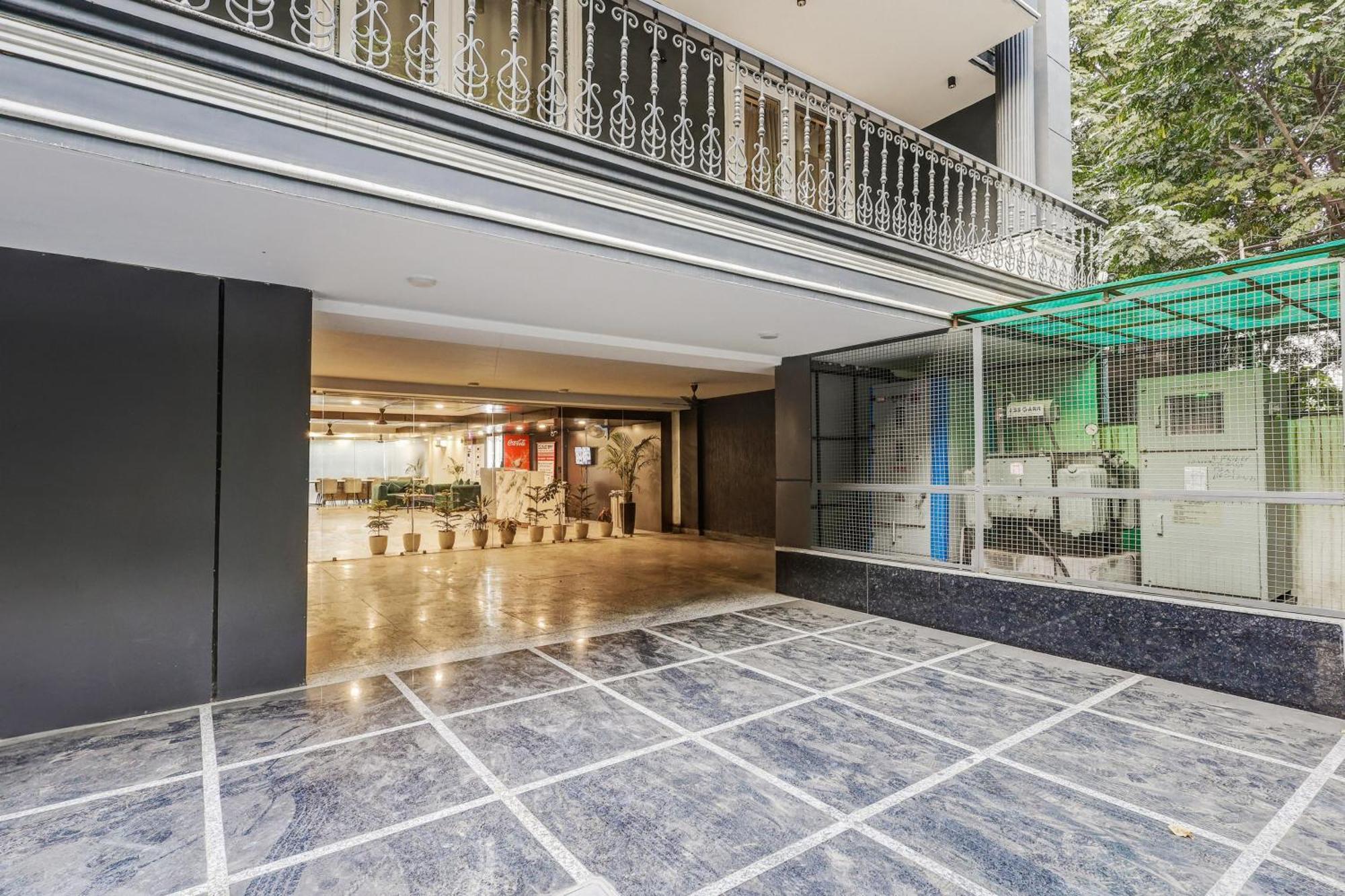 Super Townhouse Oak Udyog Vihar Hotel Gurgaon Exterior photo