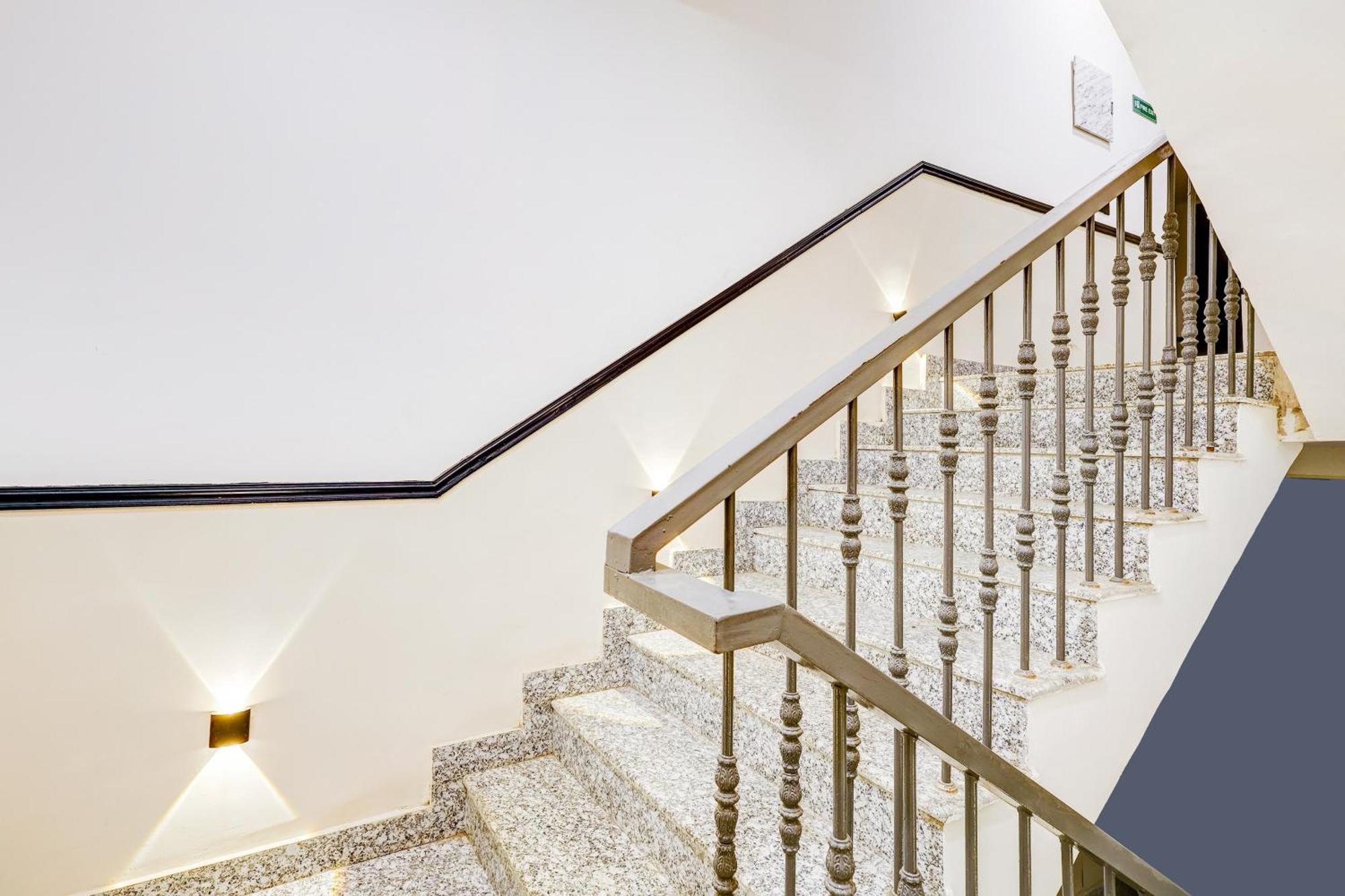 Super Townhouse Oak Udyog Vihar Hotel Gurgaon Exterior photo