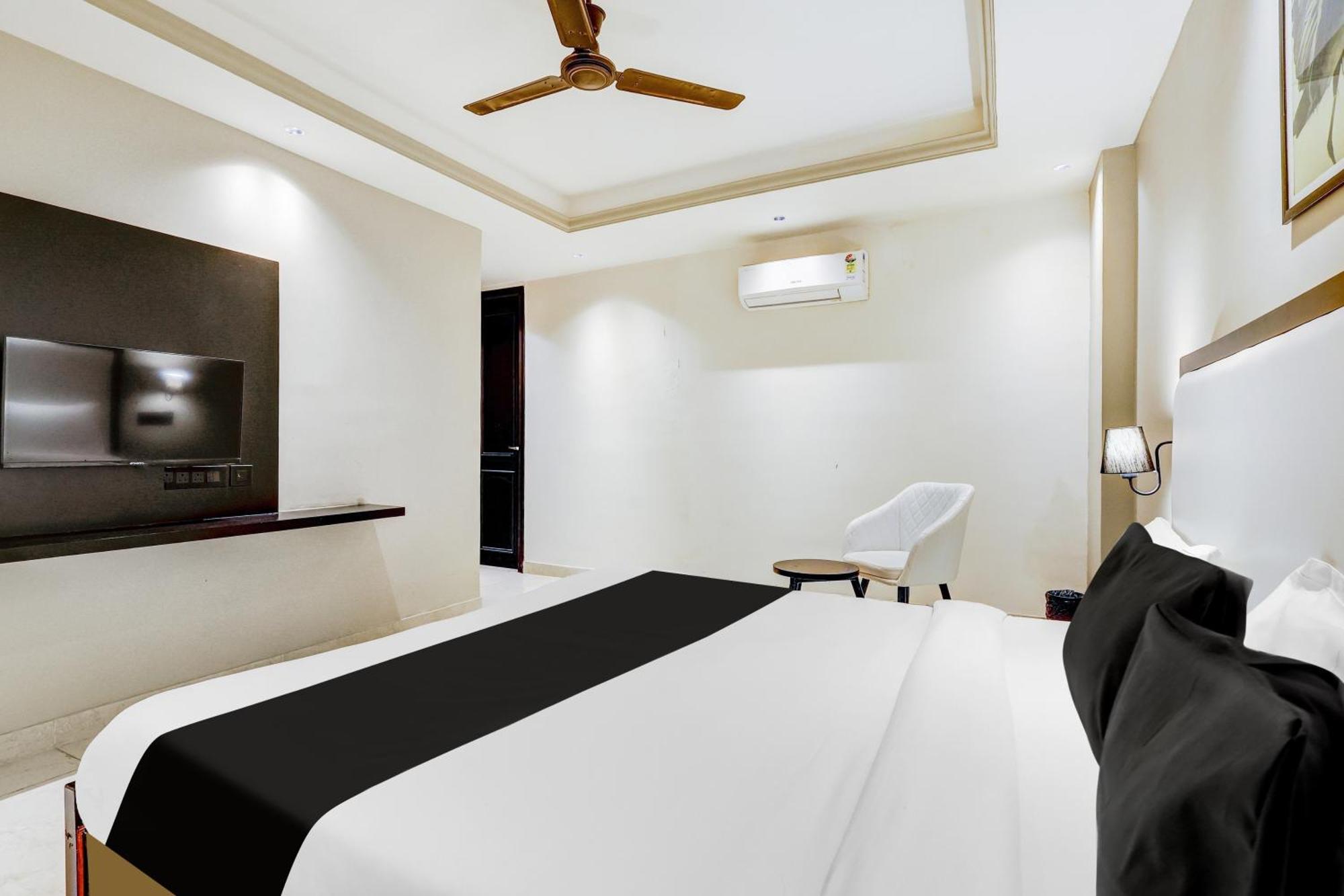 Super Townhouse Oak Udyog Vihar Hotel Gurgaon Exterior photo