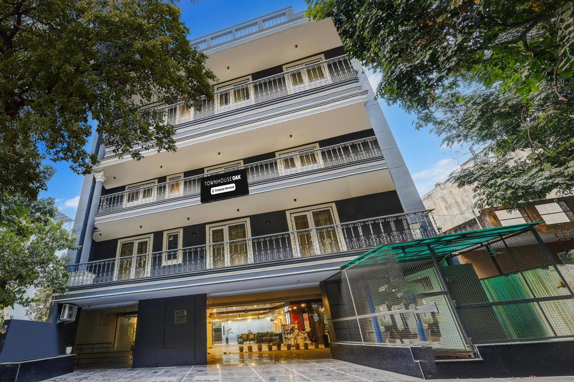 Super Townhouse Oak Udyog Vihar Hotel Gurgaon Exterior photo