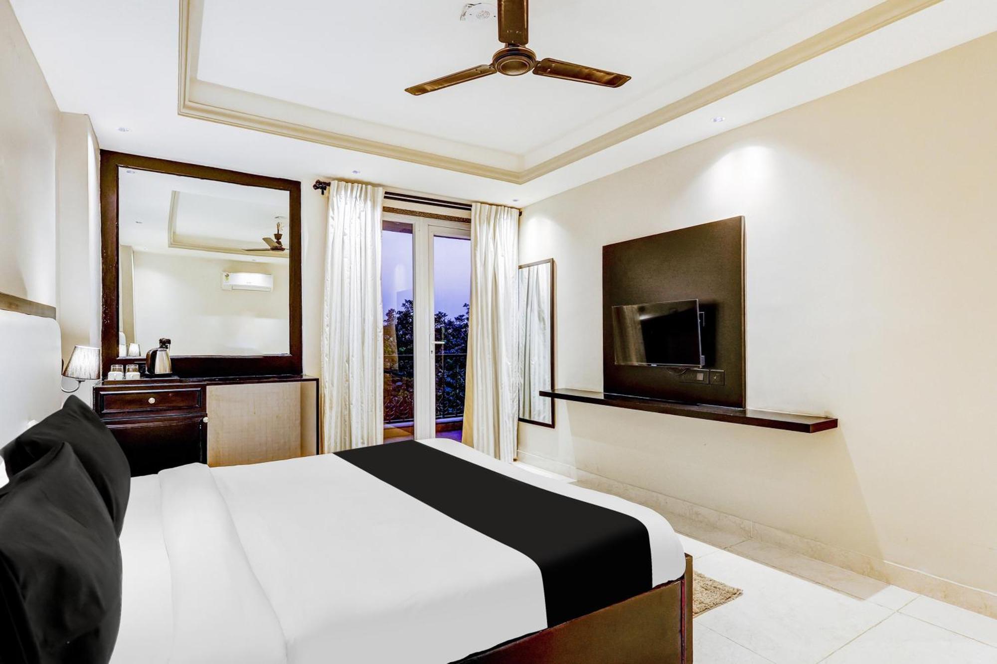 Super Townhouse Oak Udyog Vihar Hotel Gurgaon Exterior photo