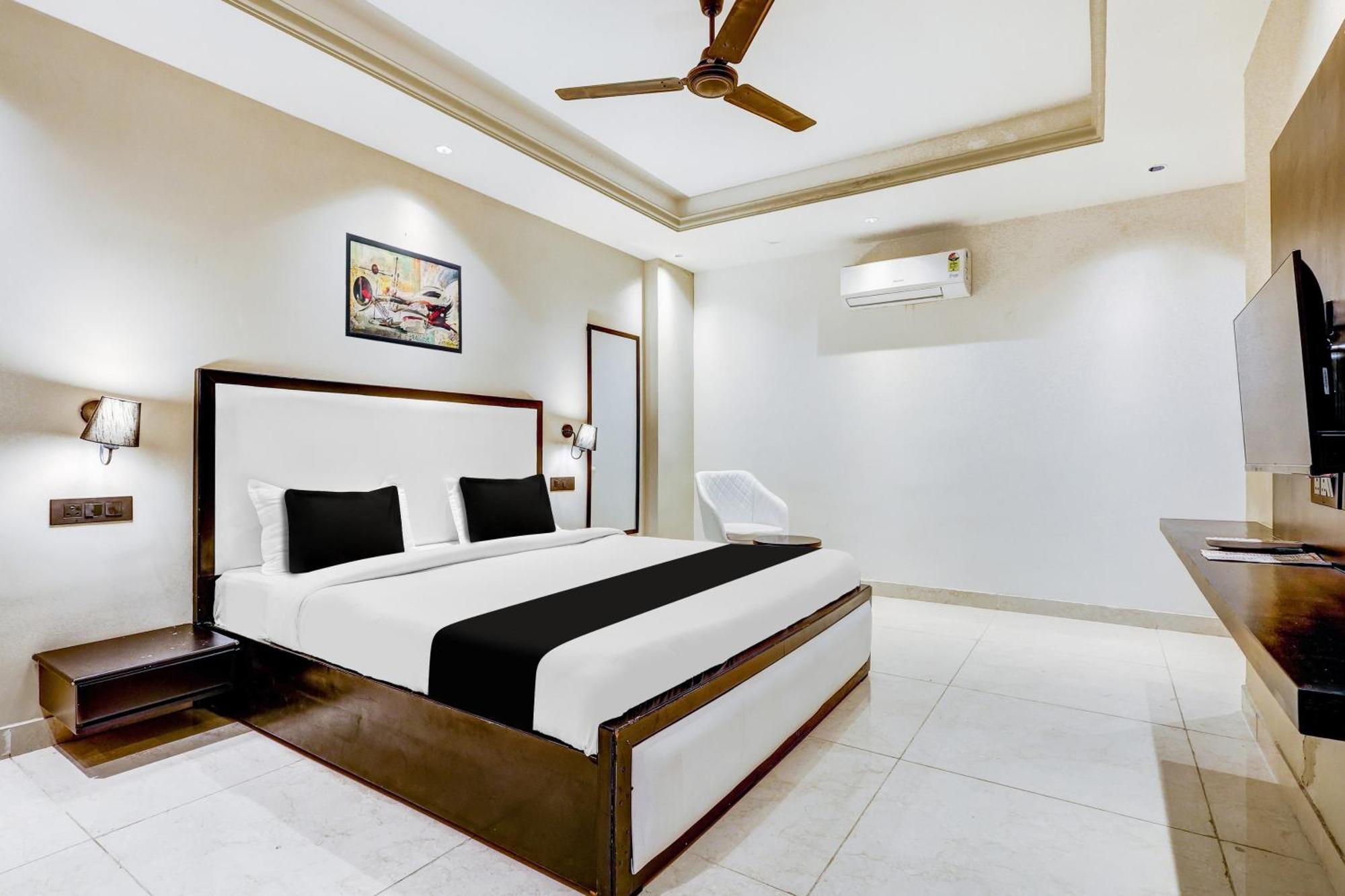 Super Townhouse Oak Udyog Vihar Hotel Gurgaon Exterior photo