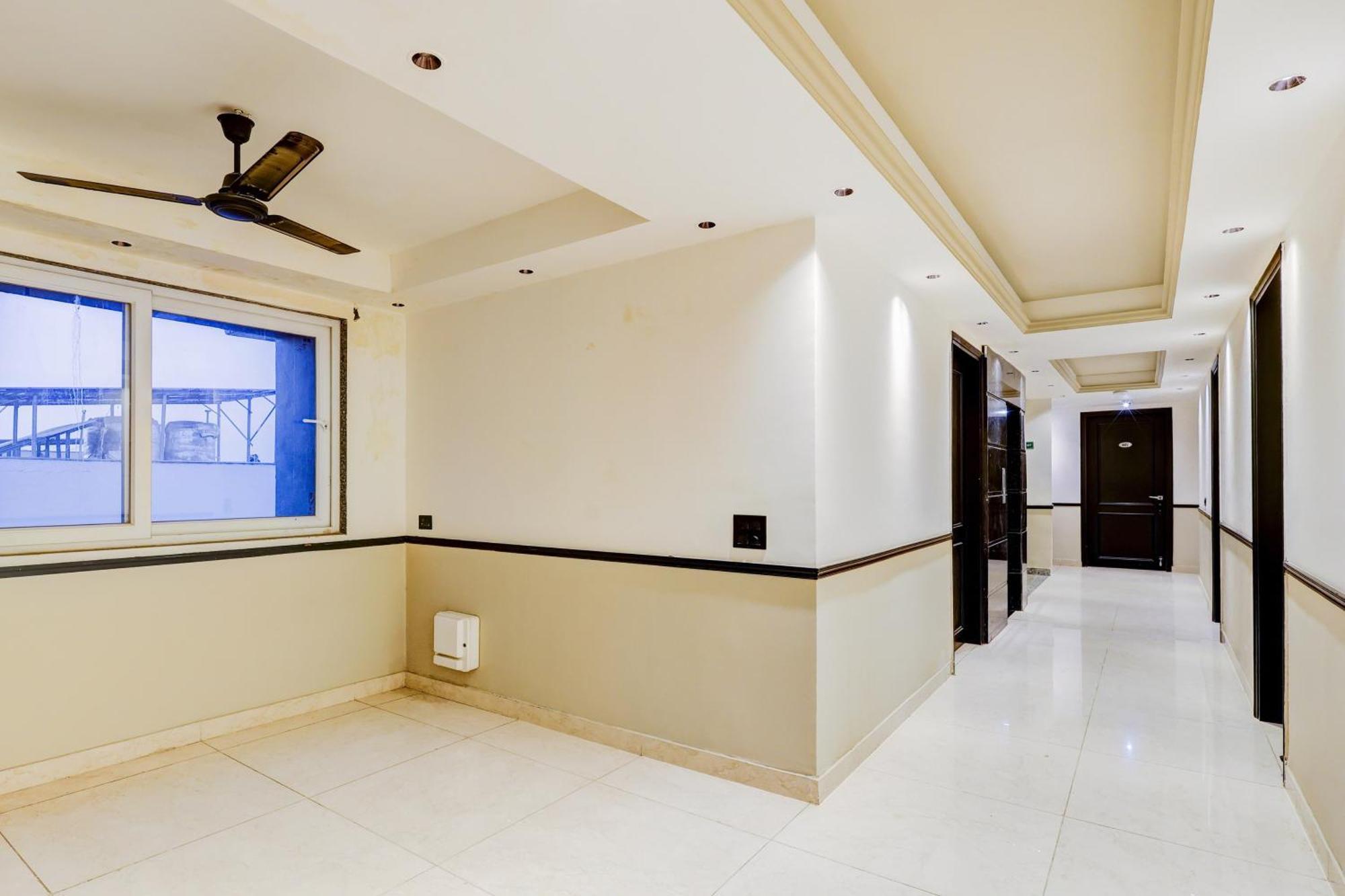 Super Townhouse Oak Udyog Vihar Hotel Gurgaon Exterior photo