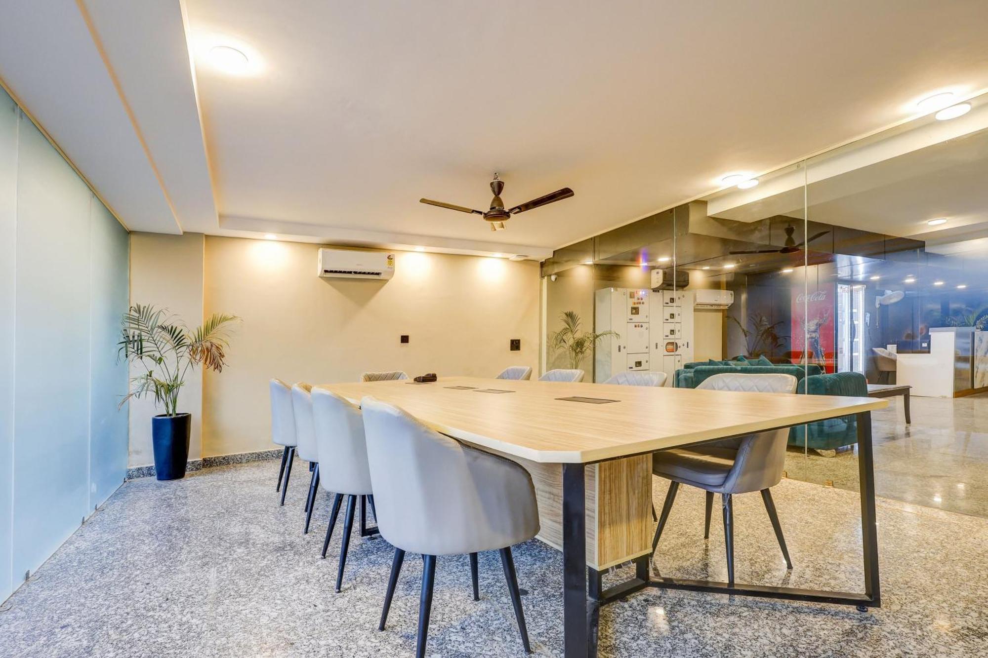 Super Townhouse Oak Udyog Vihar Hotel Gurgaon Exterior photo