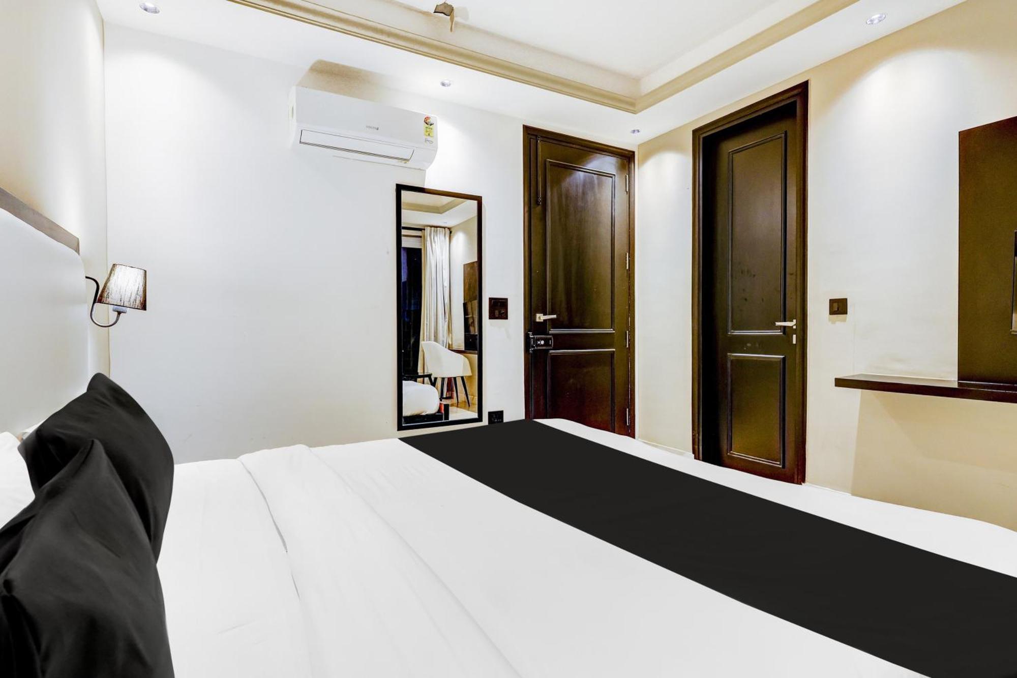 Super Townhouse Oak Udyog Vihar Hotel Gurgaon Exterior photo