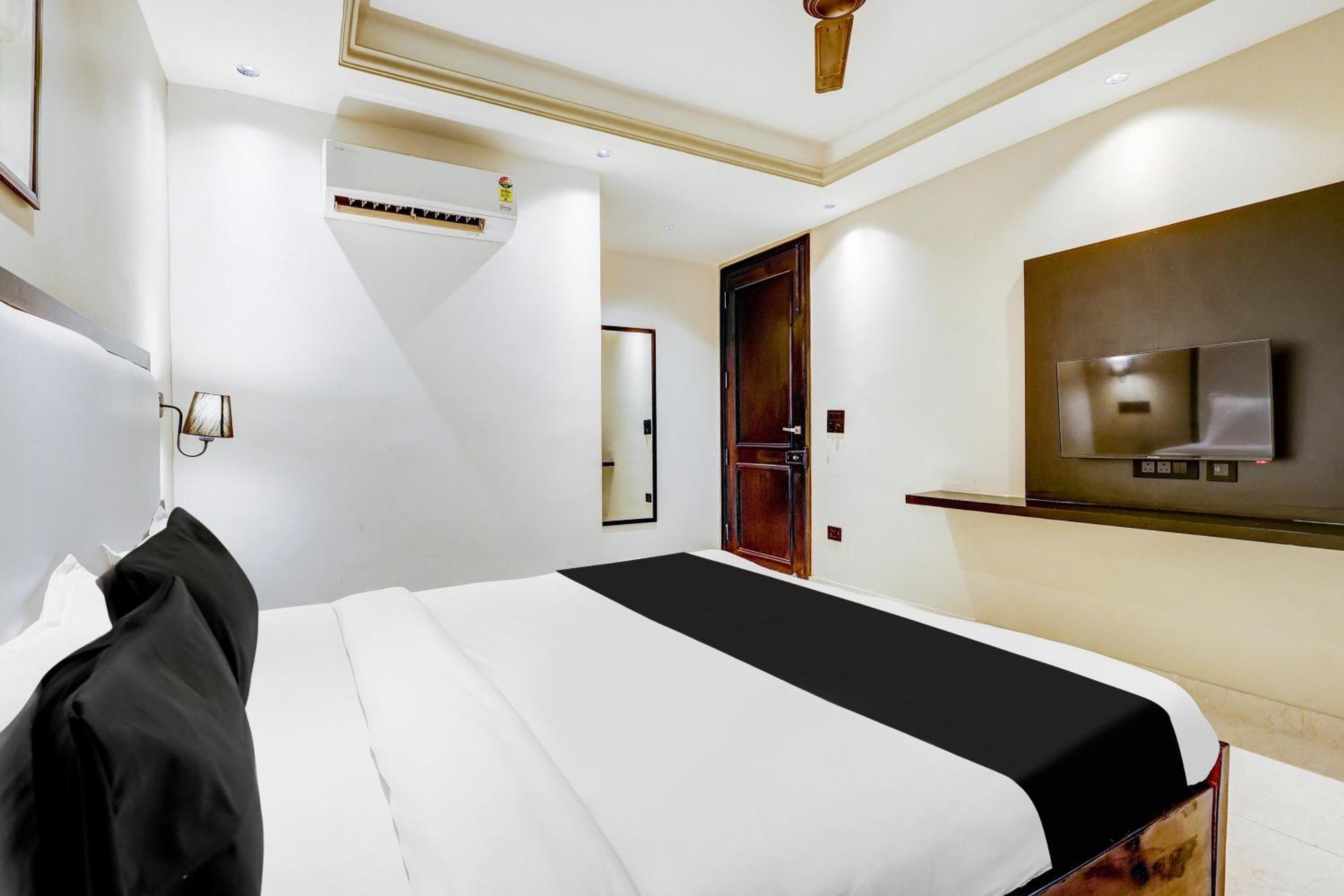 Super Townhouse Oak Udyog Vihar Hotel Gurgaon Exterior photo