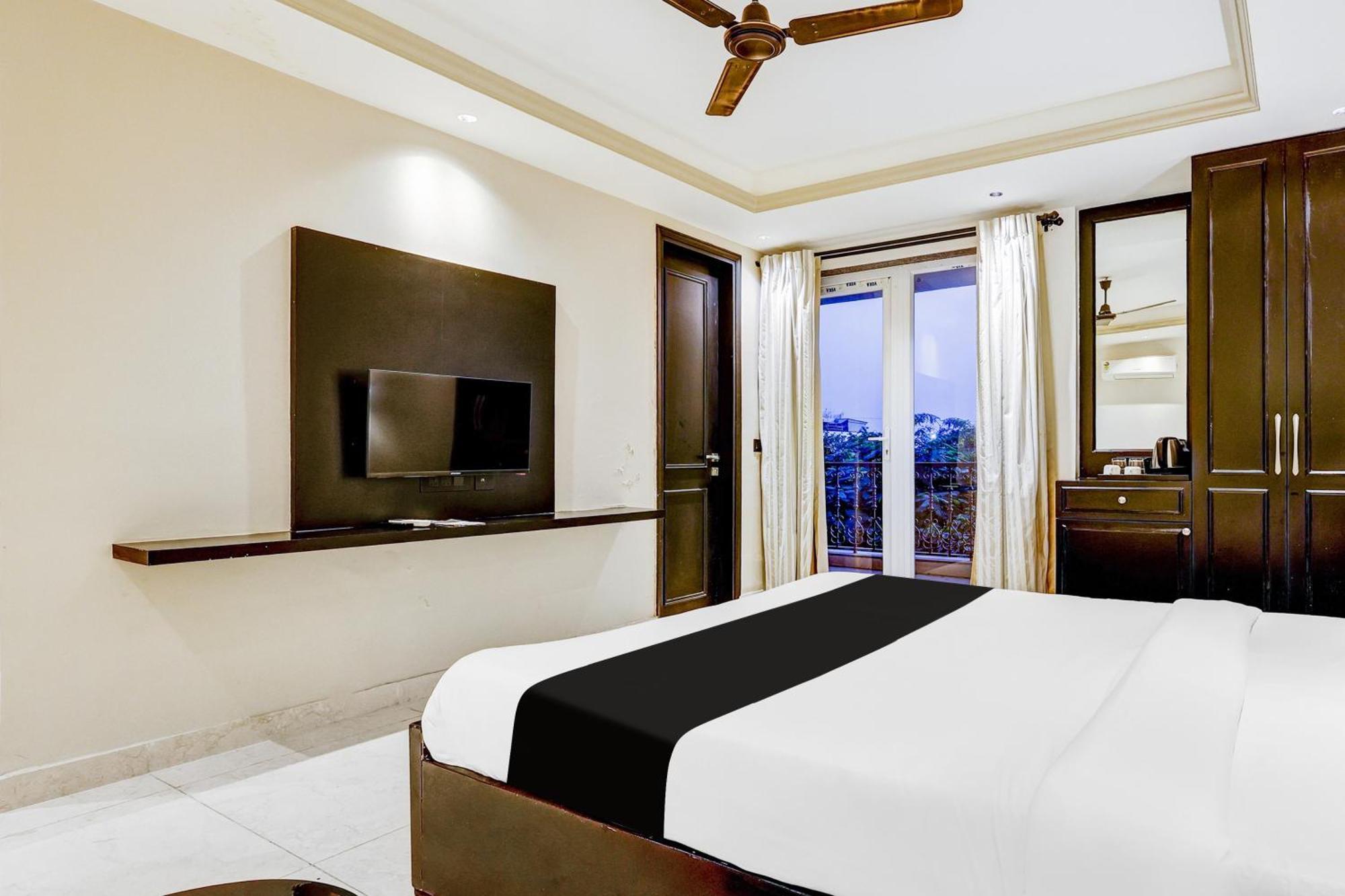 Super Townhouse Oak Udyog Vihar Hotel Gurgaon Exterior photo